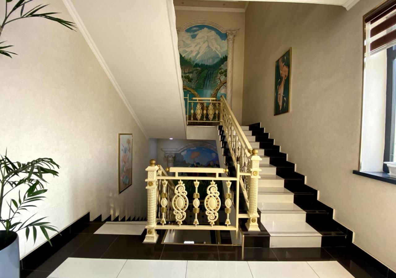 Diyor Hotel Marghilon Exterior foto